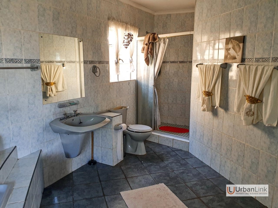 5 Bedroom Property for Sale in Cashan North West